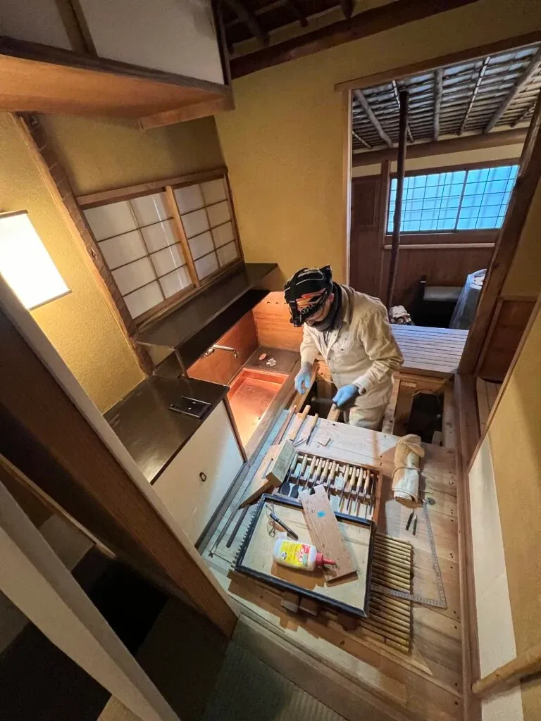和風内装の木工事を行う職人