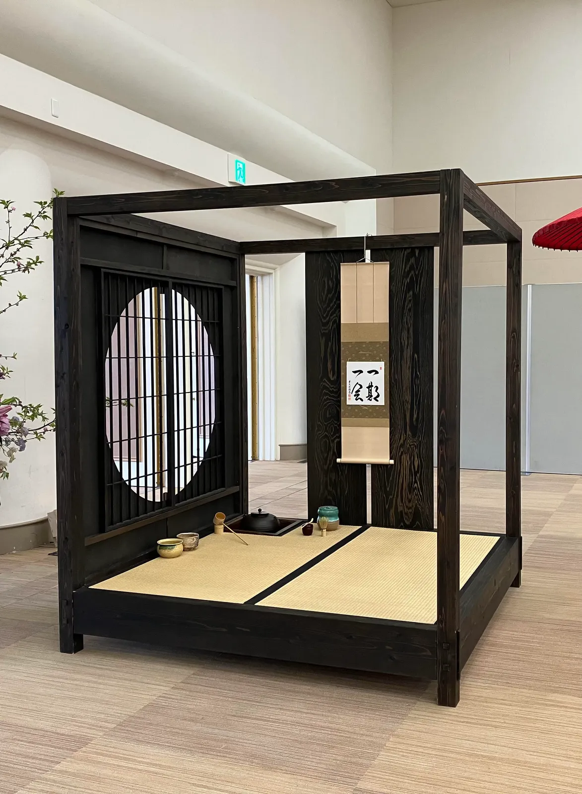 地域間伐材を使った茶室「黒」